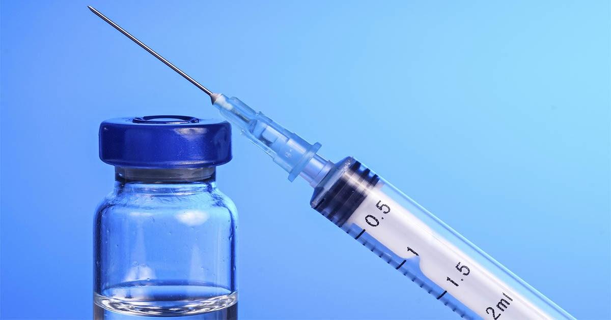 Аферист «изобрел» вакцину от COVID-19 и продавал ее за секс
