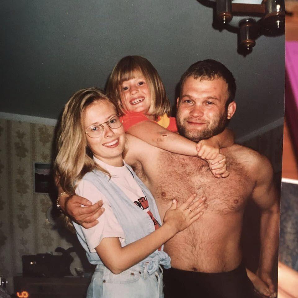 Жена Константина Эрнста опубликовала фото без макияжа в день своего 35-летия