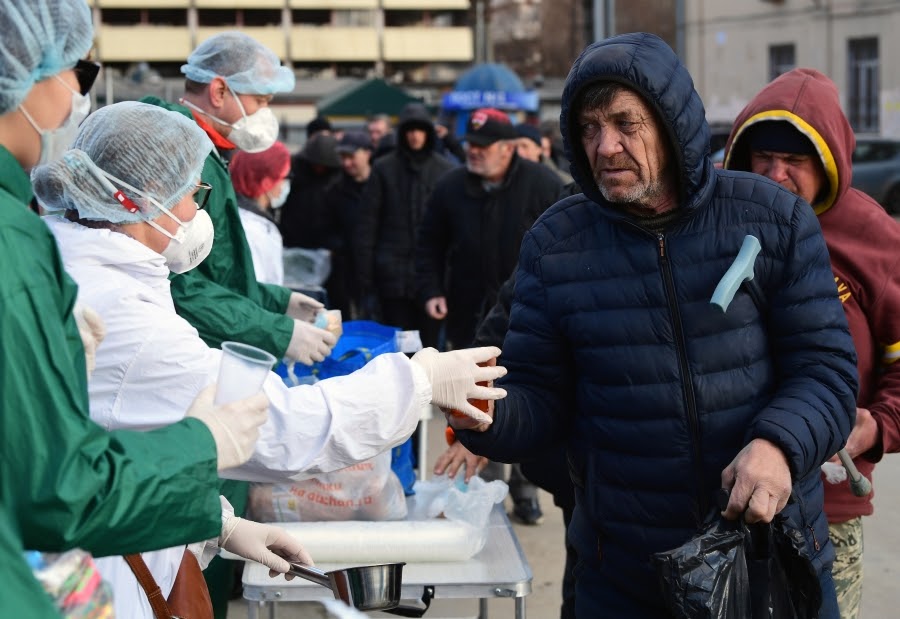 Московский бомж о коронавирусе: «Вы бы знали, что у супермаркетов творится»