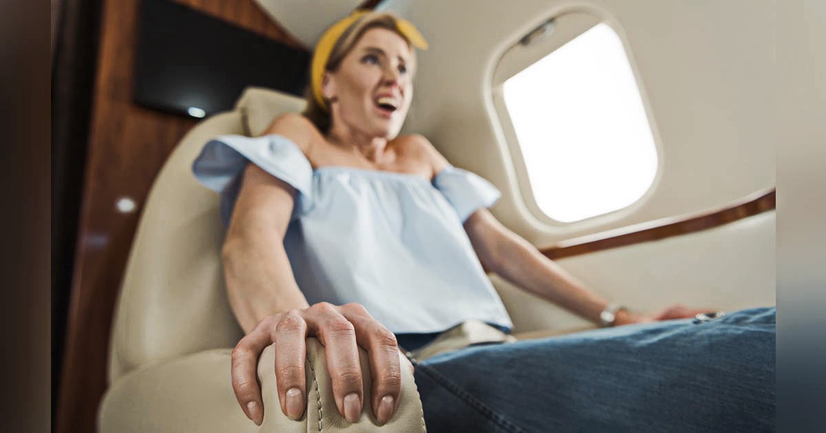 Психолог раскрыла способы избавления от страха полета на самолете
