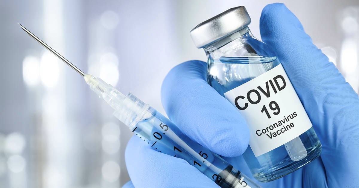 Иммунолог Крючков объяснил, чем отличается COVID-19 с прививкой и без