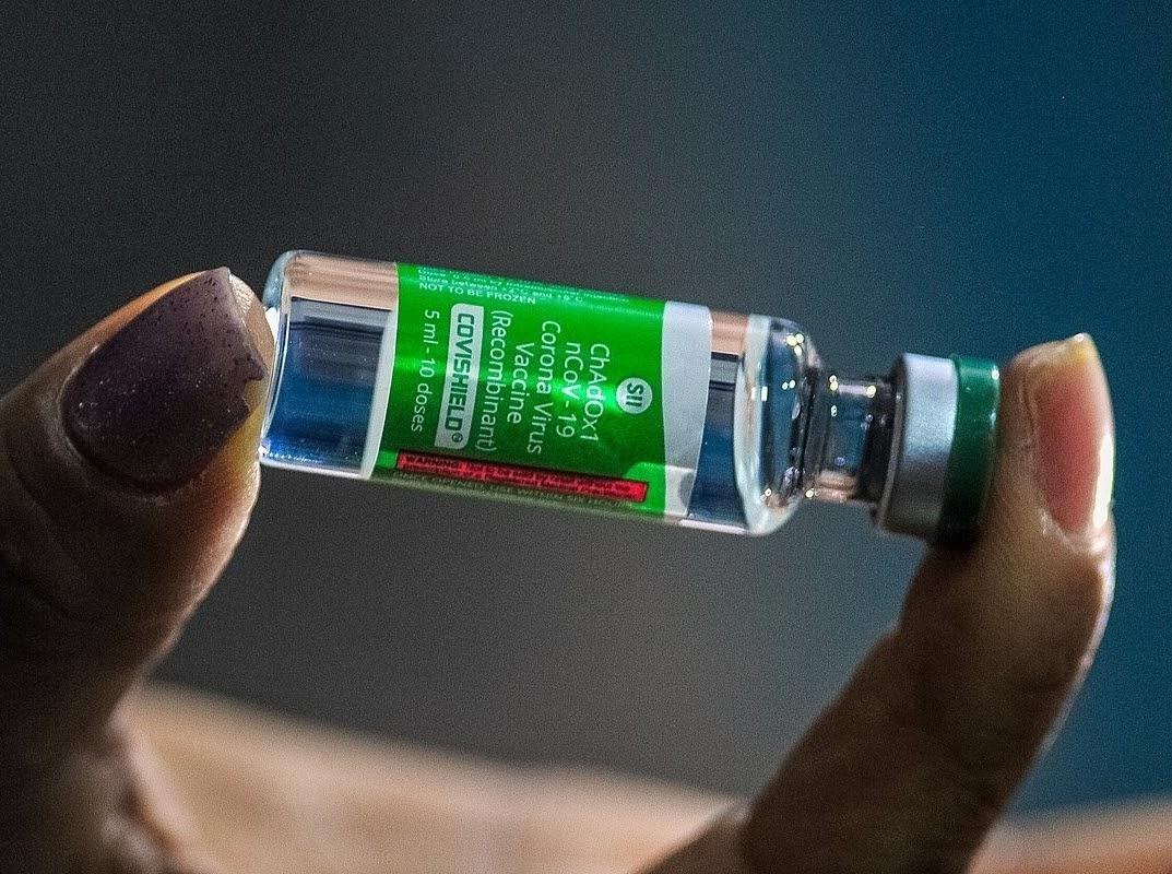 «Коктейль вакцин»: что это такое и насколько помогает от коронавируса