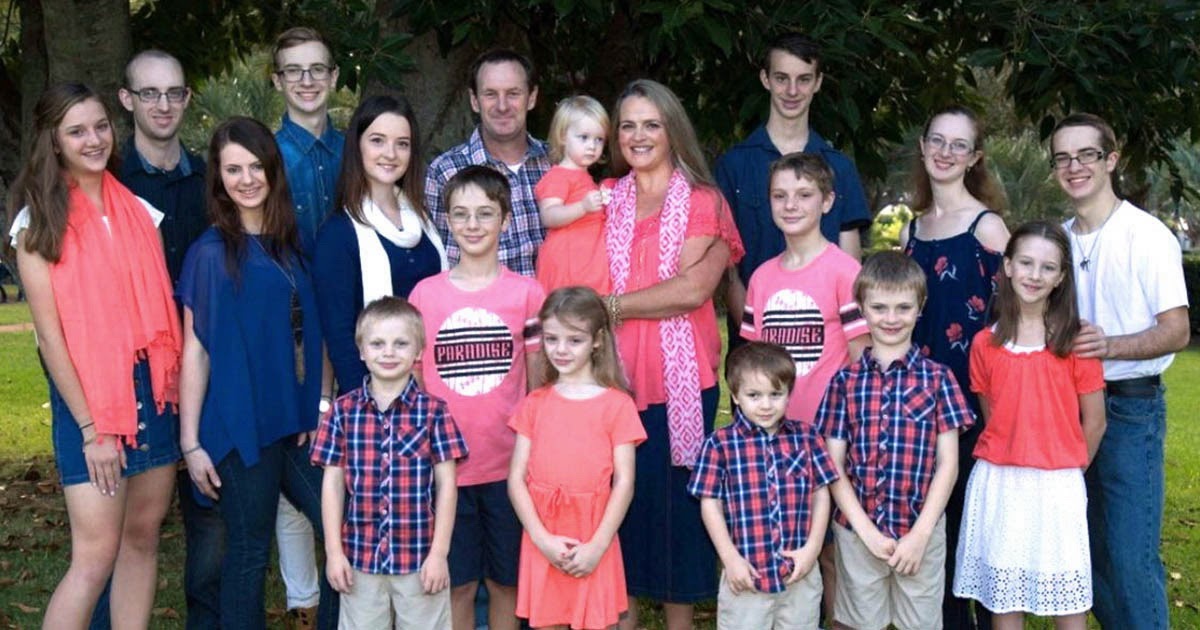 Самая большая семья. Самая многодетная семья в мире. Самая большая многодетная семья. Многодетная семья 16 детей. Многодетная семья в Австралии.