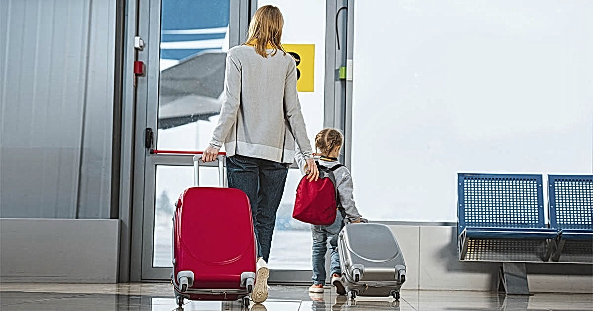 «Я не останусь без отпуска!» Мать оставила дочь в аэропорту и улетела без нее