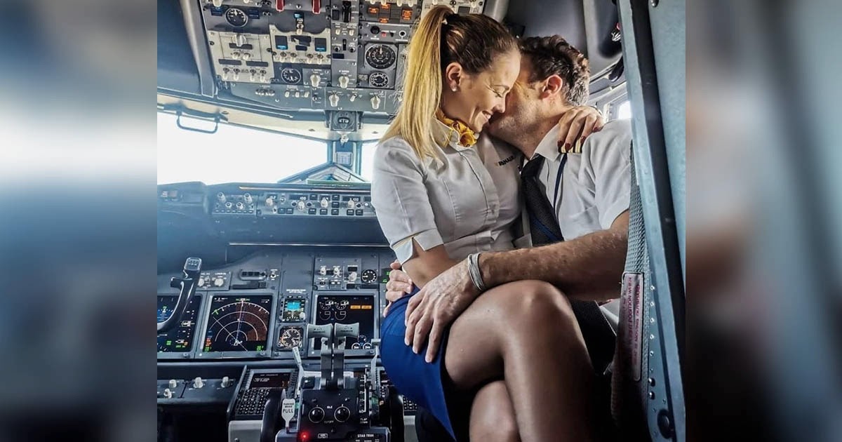 Горячий снимок стюардессы в кабине пилота возмутил пользователей