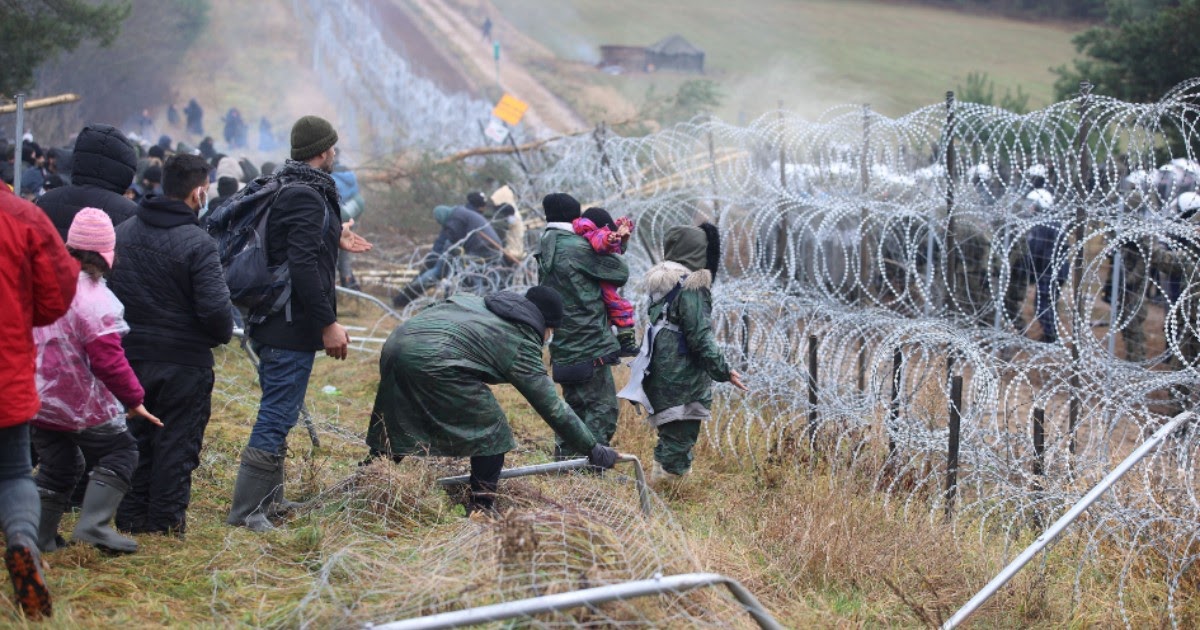 Мигранты штурмуют Европу из Белоруссии: что происходит и как это понимать