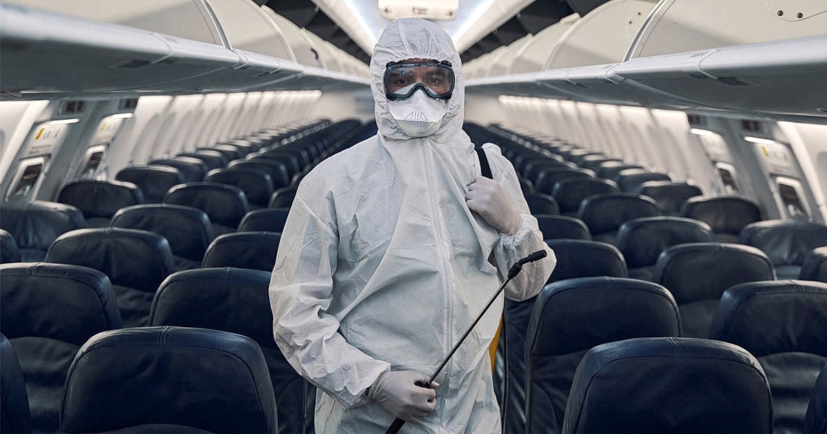 Стюардессы: не просите эти вещи в самолете, так как они кишат микробами
