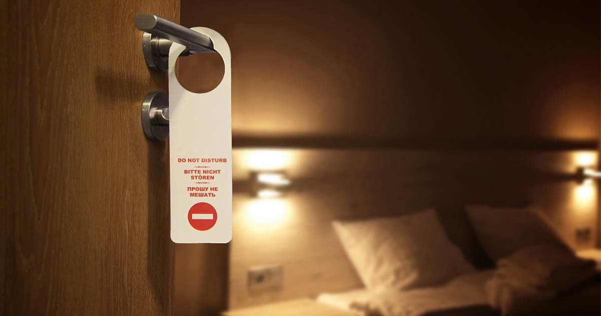 Работники отелей вспомнили самые странные вещи, забытые в номерах