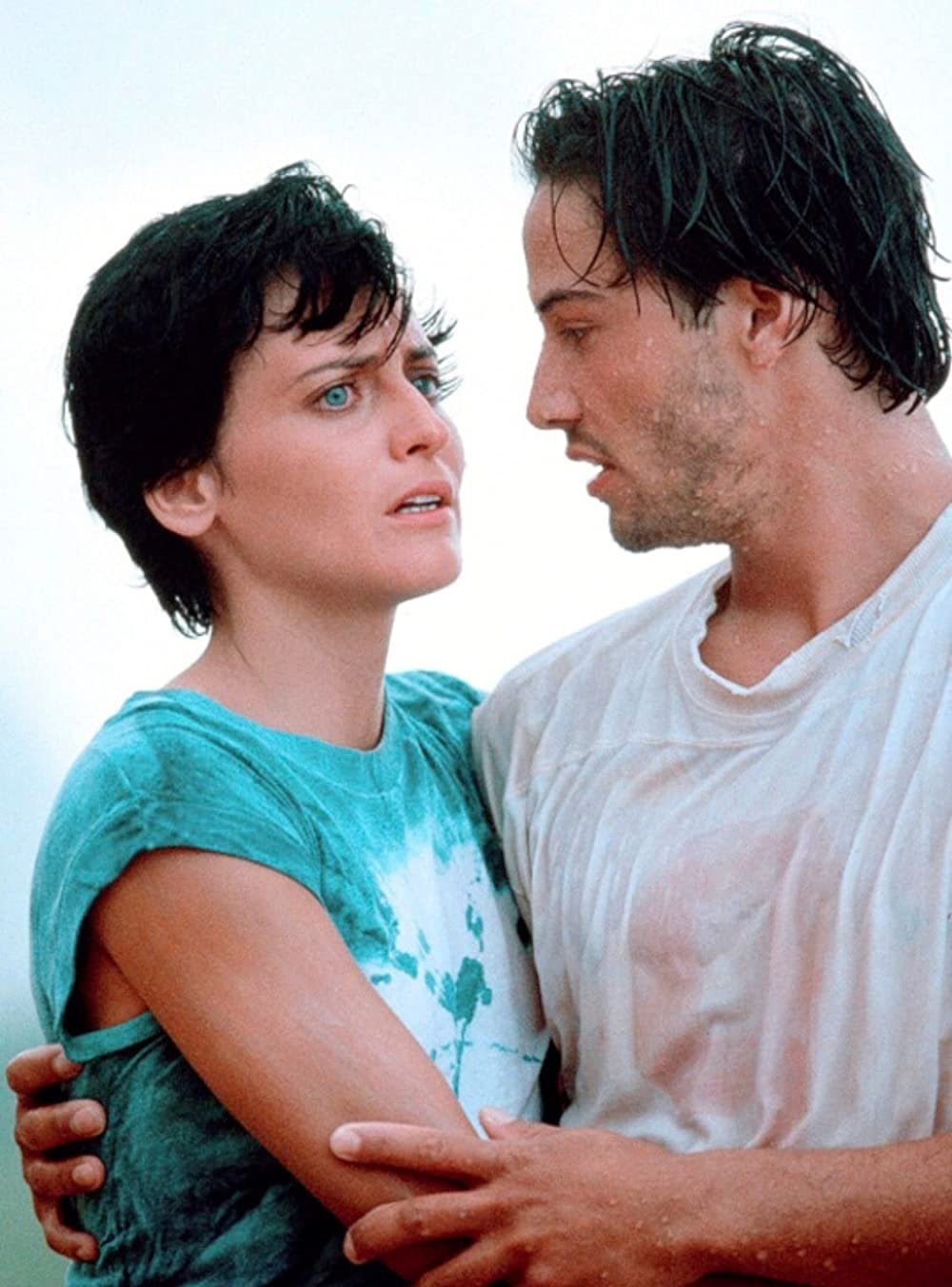 Какой стала красотка из фильма «На гребне волны» 30 лет спустя?