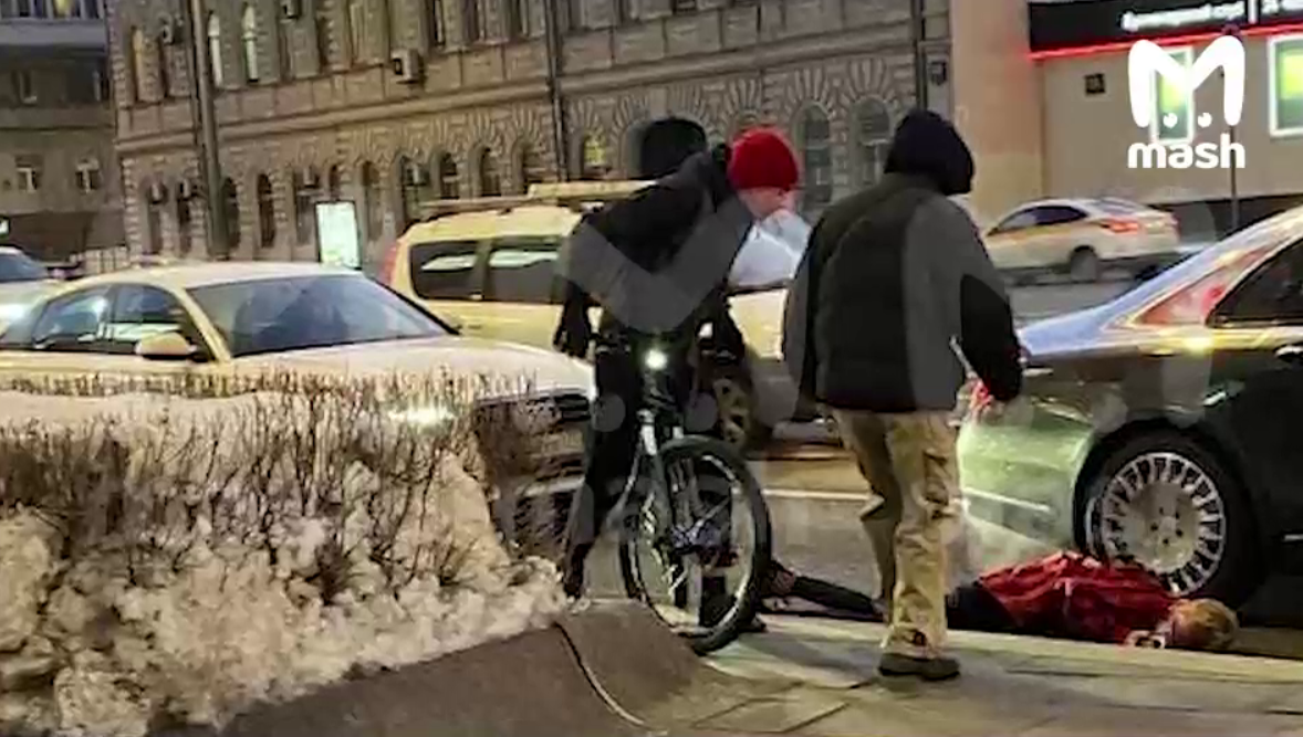 Блогер Милохин пострадал от велосипедиста в центре Москвы