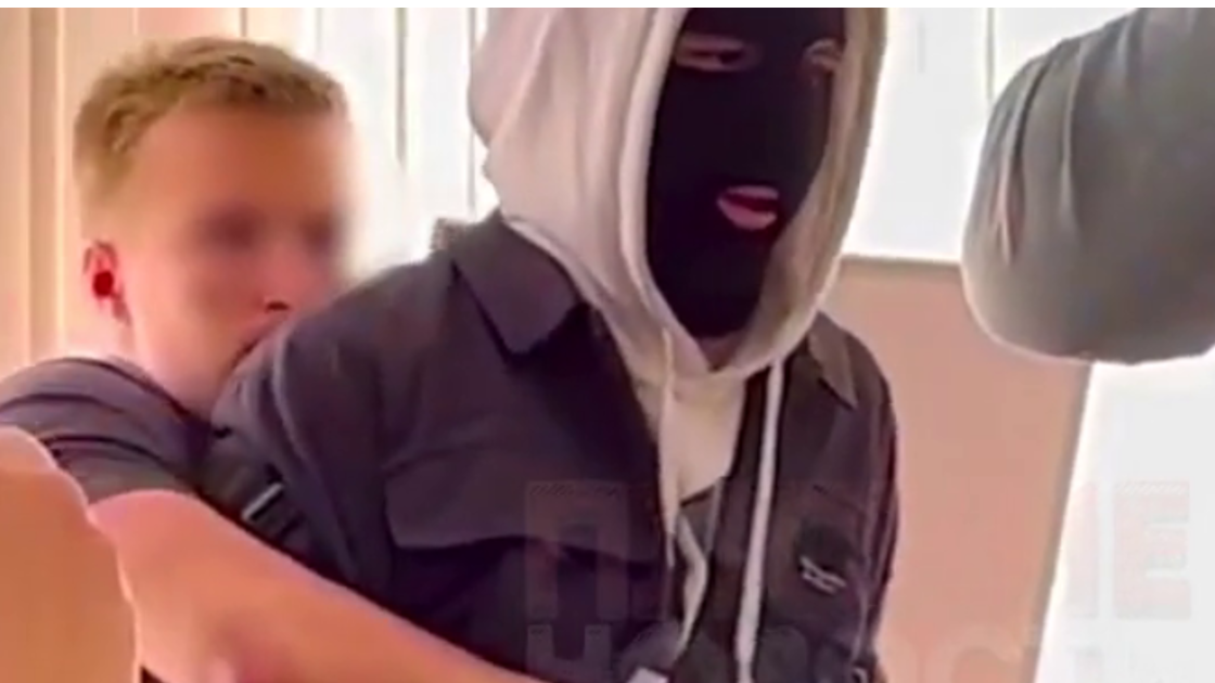 Школьник-самбист обезвредил ворвавшегося на урок человека в маске